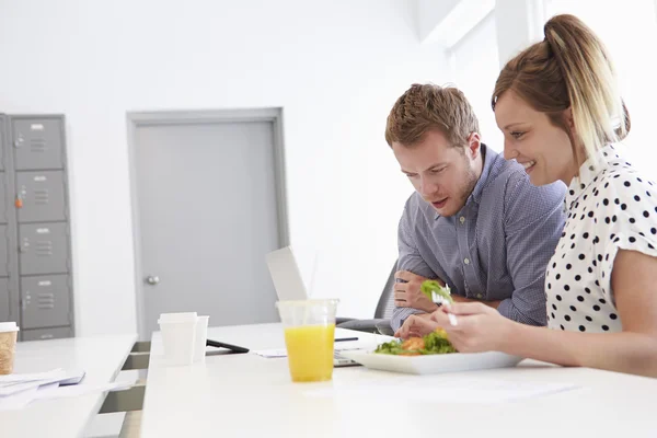 Creatives Having Working Lunch — Stock Photo, Image
