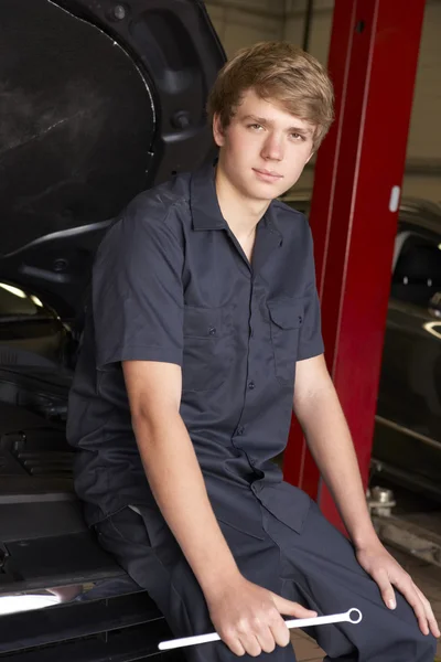 Jonge mechanic — Stockfoto