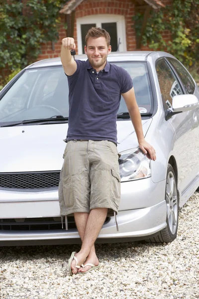 Homme avec voiture — Photo