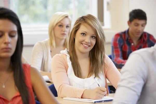 Studenti ve třídě — Stock fotografie