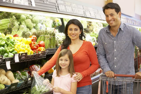 Compras em família — Fotografia de Stock