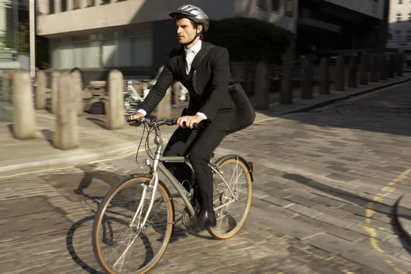 Ciclismo de hombre de negocios — Foto de Stock