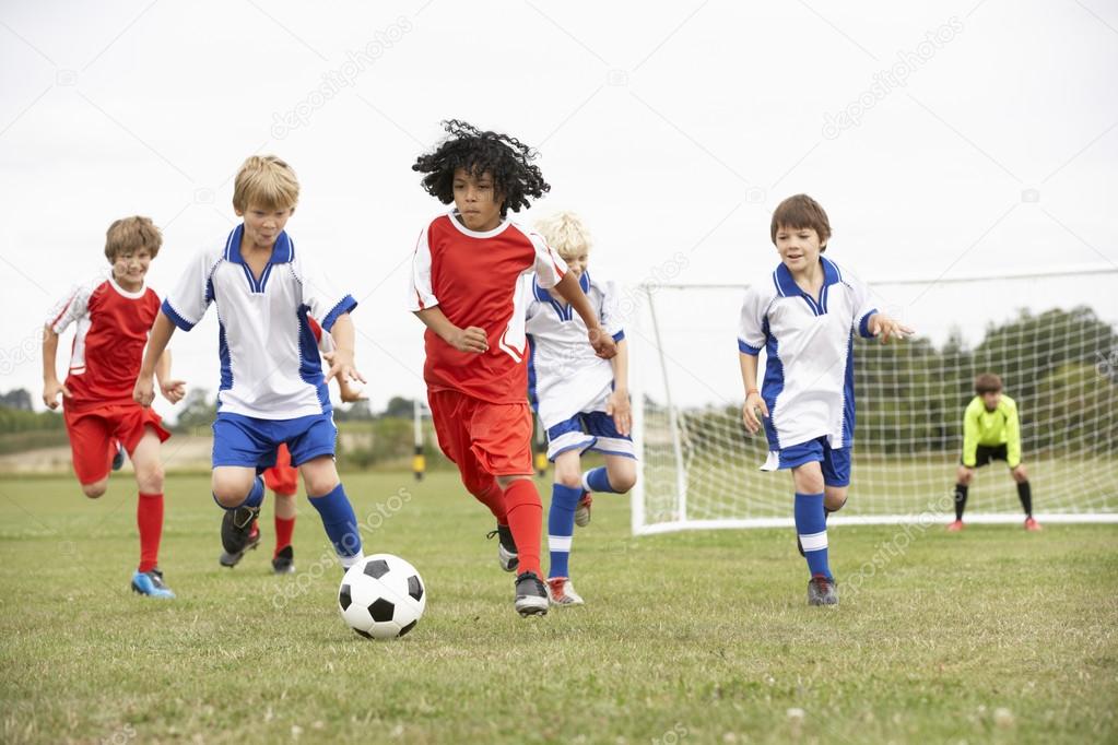 I like to play football. He playing football now. To play football. Play football. спортивные дети.