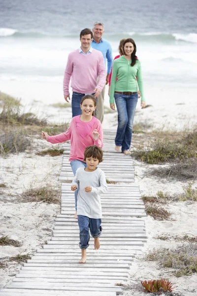 Family walking by sea — Stock Photo, Image