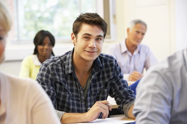 Estudante em classe — Fotografia de Stock