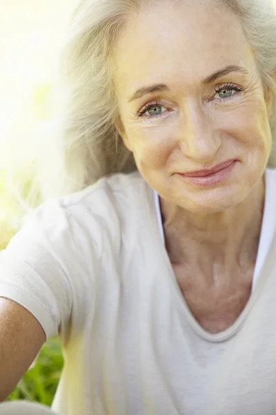 Senior vrouw — Stockfoto