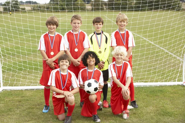 Vinna junior fotbollslag — Stockfoto