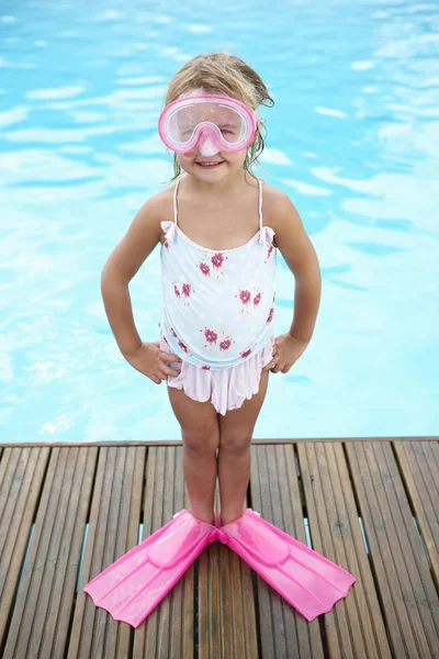 Menina por piscina — Fotografia de Stock