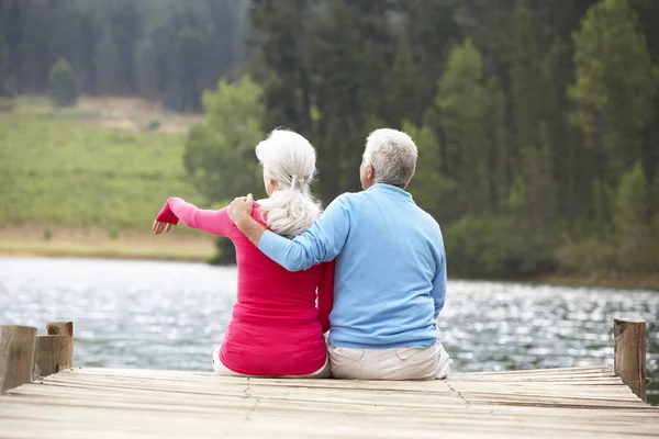 Senior couple on  jetty — Stock Photo, Image