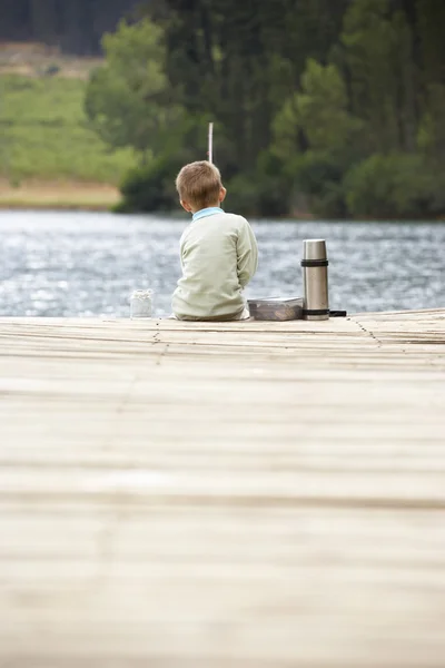 Mladý chlapec, rybaření — Stock fotografie