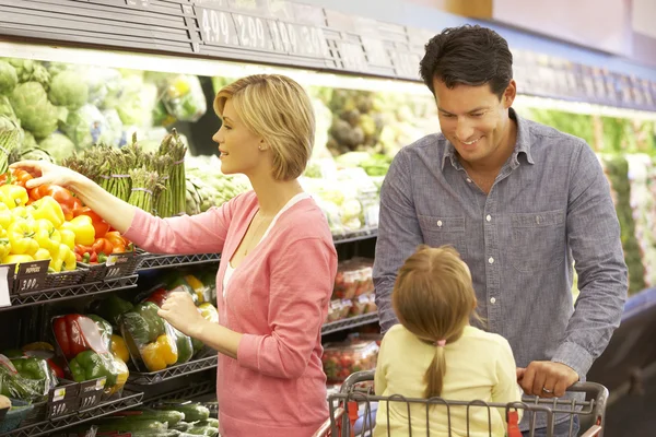 Compras em família — Fotografia de Stock