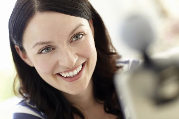 Mujer usando skype —  Fotos de Stock