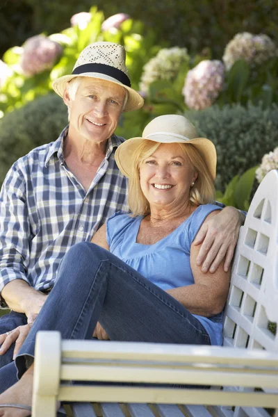 Coppia anziana romantica — Foto Stock