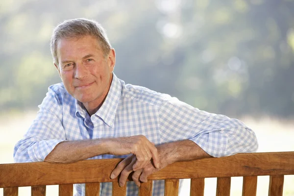 Senior man  outdoors — Stock Photo, Image