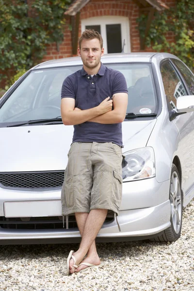 Hombre con coche — Foto de Stock