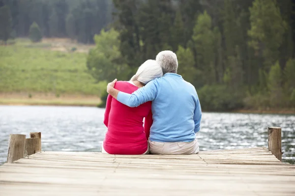 Senior couple on  jetty — Stock Photo, Image