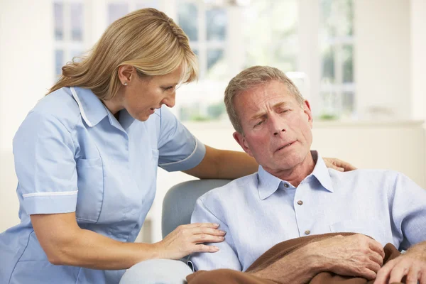Senior man visited  by nurse — Stock Photo, Image