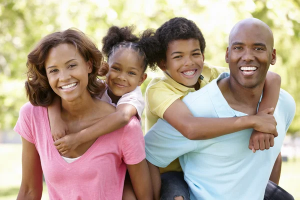 Passeggiata in famiglia — Foto Stock