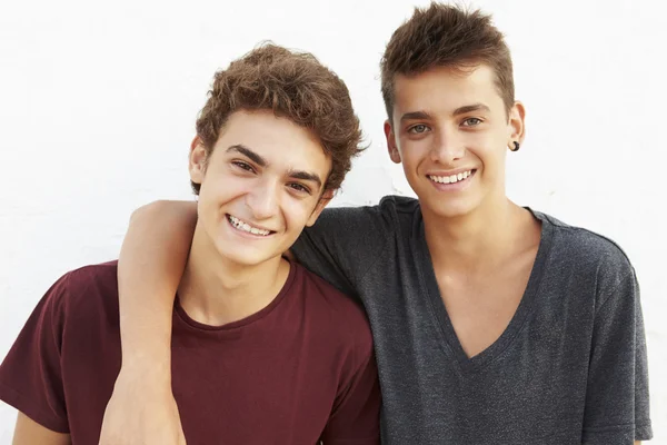 Två spansktalande tonårspojkar — Stockfoto