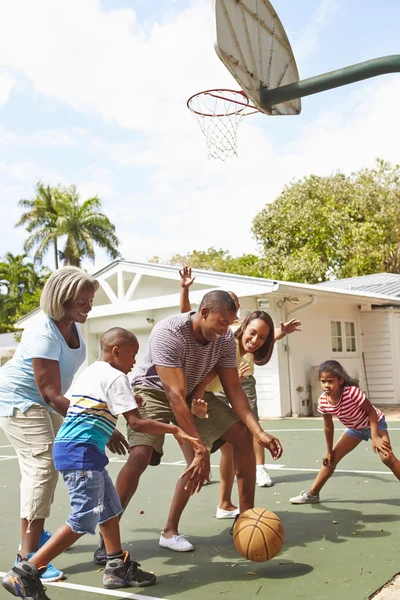 Multi Generación Familia Jugando Baloncesto — Foto de Stock