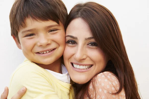 Madre e hijo hispanos — Foto de Stock