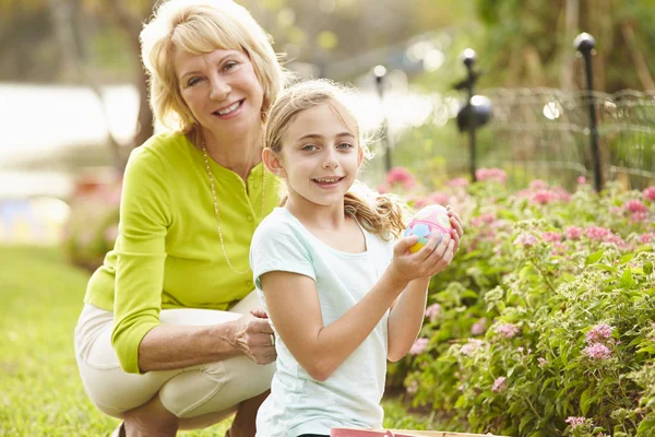 Grandmother With Granddaughter On Easter Egg Hunt — Stock Photo, Image