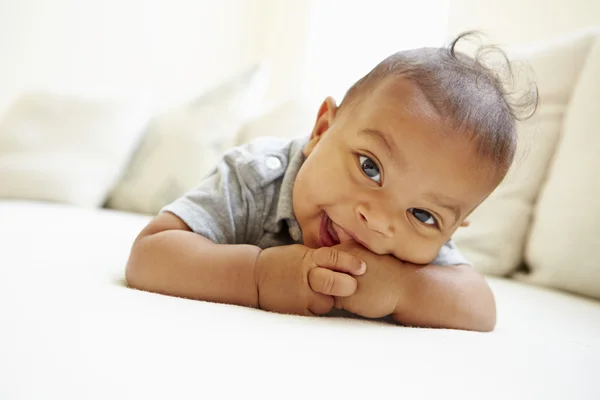 Sonriente niño —  Fotos de Stock