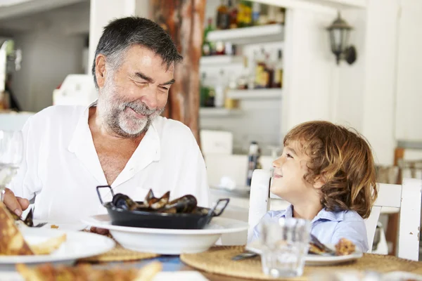 Farfar och sonson — Stockfoto