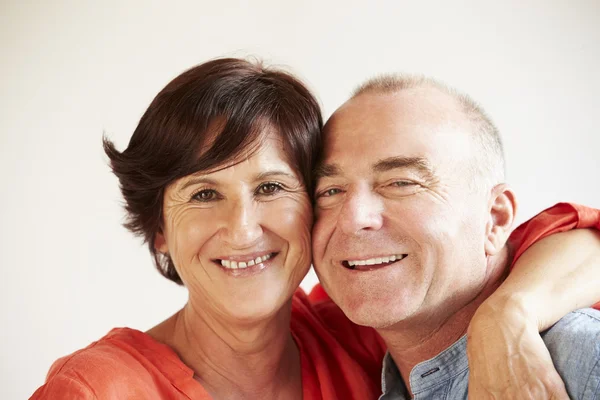 Щаслива середнього віку Іспанська пара — стокове фото