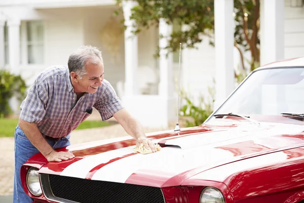 Senior Man Cleaning Restored Car — Stock Photo, Image