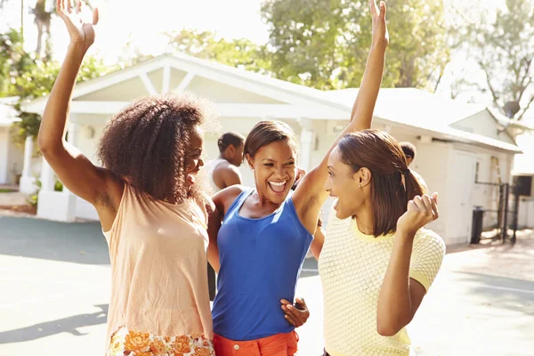 Women Cheering At Basketball Match — Stock Photo, Image