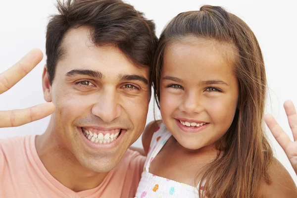 Padre e hija hispanos — Foto de Stock