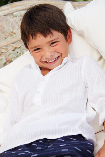 Sorrindo menino hispânico — Fotografia de Stock