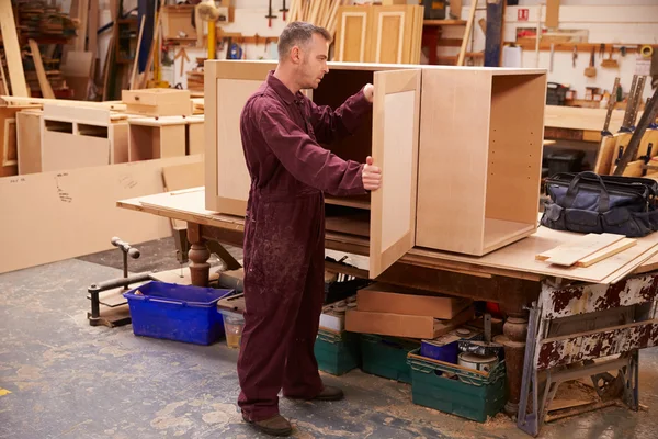 Carpenter Building Furniture — Stock Photo, Image