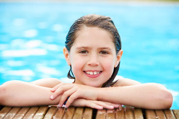 Ragazza in piscina — Foto Stock