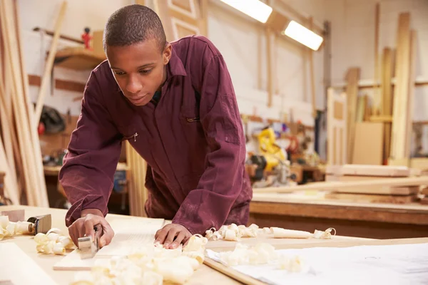 Apprentice Planing Wood In Workshop — Stock Photo, Image