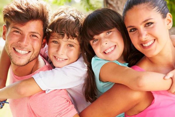 Parents Giving Children Piggyback Ride — Stock Photo, Image