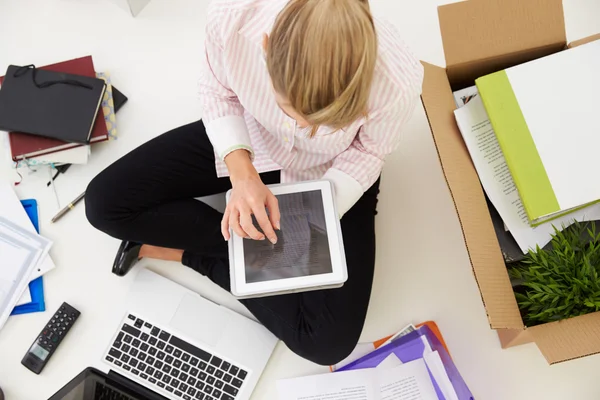 Existenzgründer ziehen ins Büro — Stockfoto