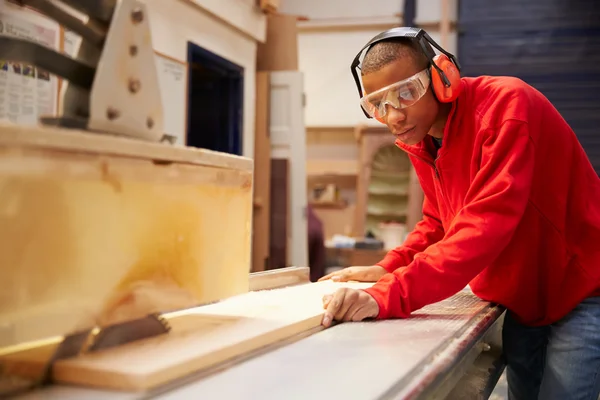 Apprentice Using Circular Saw — Stock Photo, Image