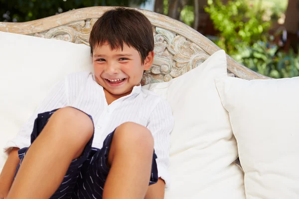 Sonriente chico hispano —  Fotos de Stock