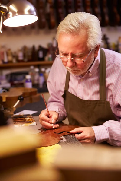 Man Restoring Violin — Stock Photo, Image