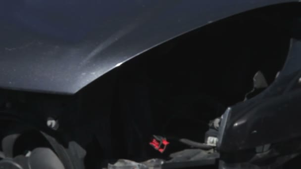Auto pond voor voertuigen beschadigd — Stockvideo