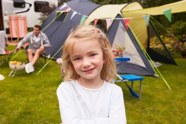 Aile Kamp tatil keyfini — Stok fotoğraf