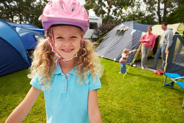 Flicka ridning skoter — Stockfoto