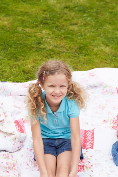 Girl Relaxing On Blanket — Stock Photo, Image