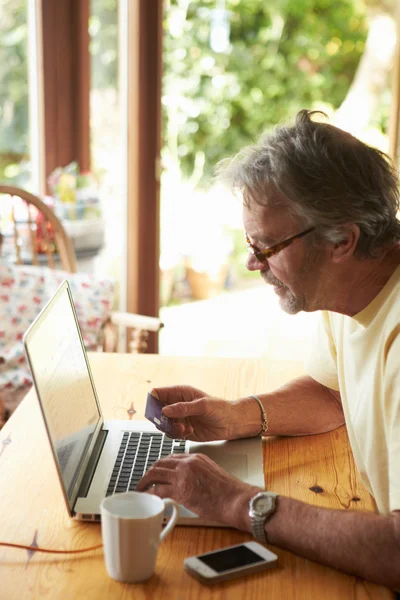 Mature Man Making On Line Purchase — Stock Photo, Image