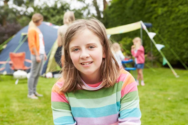 Familie genießt Campingurlaub — Stockfoto