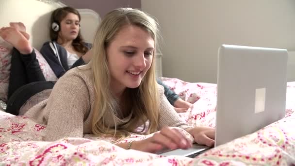 Three Teenage Girls Relaxing — Stock Video