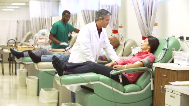 Donazione di sangue in ospedale — Video Stock