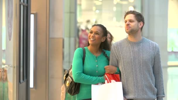 Par köpcentrum i Mall — Stockvideo